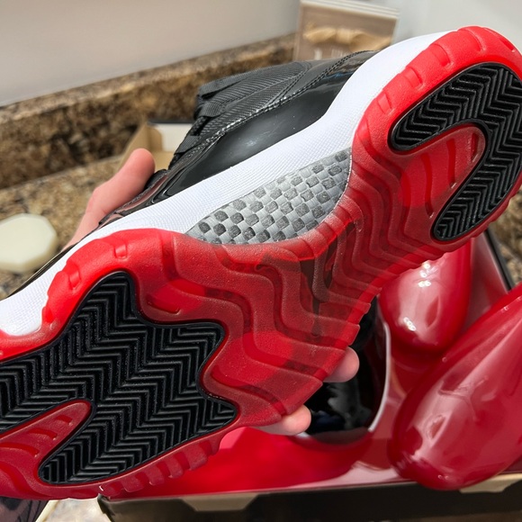 NWT Air Jordan 11 Playoffs 2012 Size 10 NEW - Picture 3 of 4